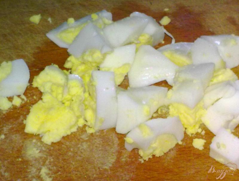 Фото приготовление рецепта: Салат с кальмарами и кукурузой шаг №2