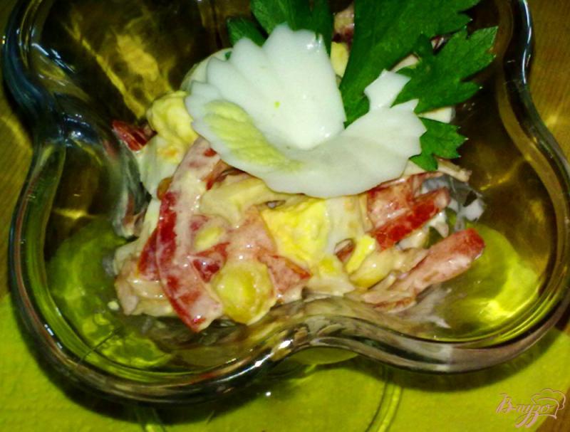 Фото приготовление рецепта: Салат с кальмарами и кукурузой шаг №6