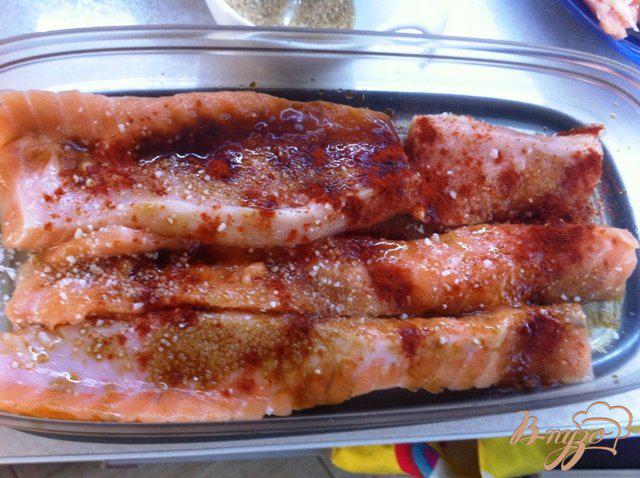 Фото приготовление рецепта: Слабосоленый лосось в вустерском соусе шаг №3
