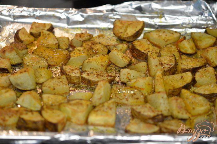 Фото приготовление рецепта: Пряный картофель в духовке шаг №3