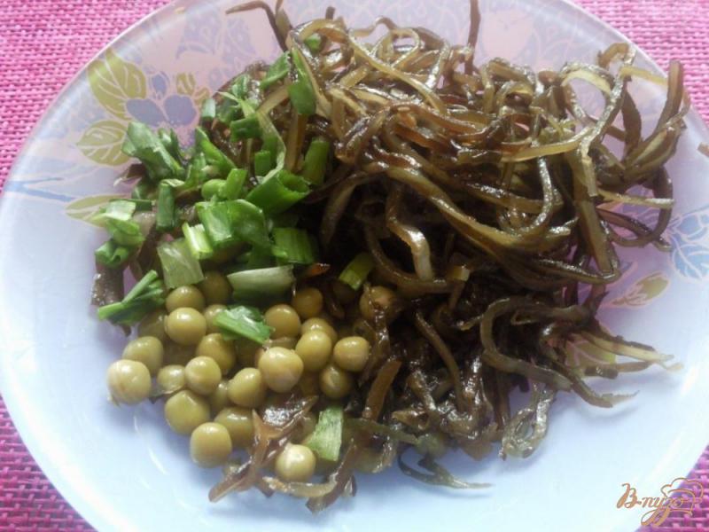 Фото приготовление рецепта: Салат из морской капусты шаг №2