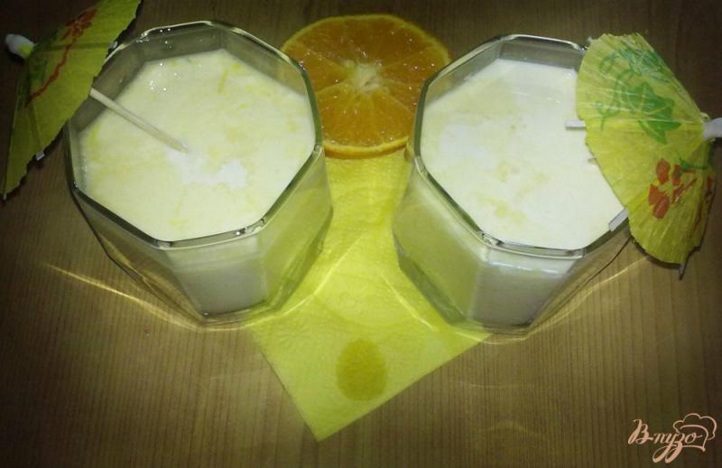 Фото приготовление рецепта: Коктейль «Апельсин в белой шубе» шаг №4