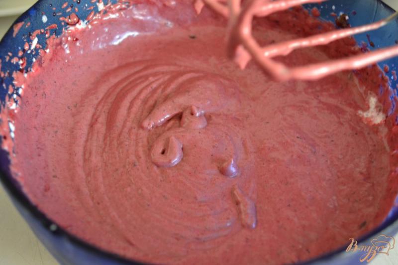 Фото приготовление рецепта: Мороженое из ежевики с шоколадной пастой шаг №5