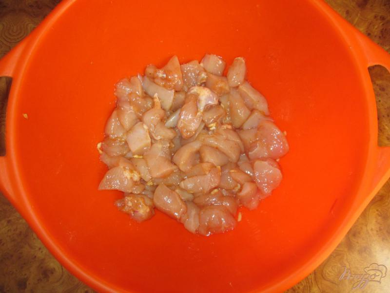 Фото приготовление рецепта: Маринованная курица в сметанном соусе шаг №3