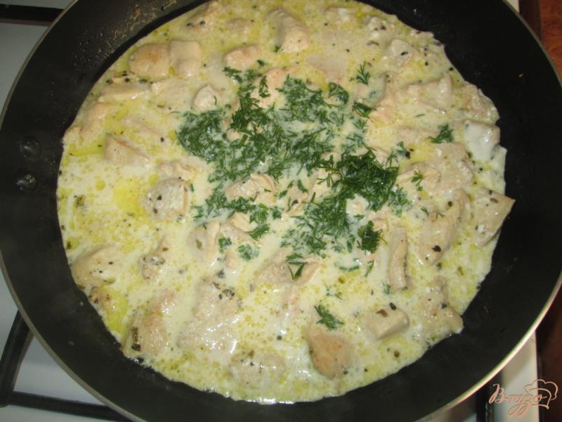 Фото приготовление рецепта: Маринованная курица в сметанном соусе шаг №10
