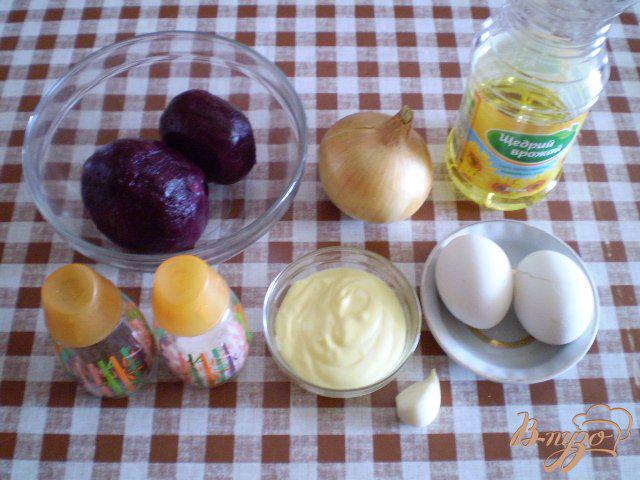 Фото приготовление рецепта: Свекольный салат с яйцом шаг №1