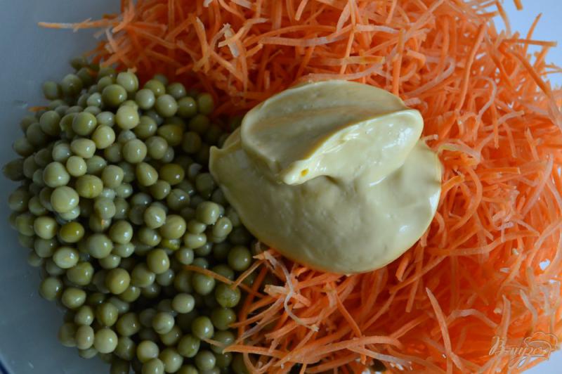 Фото приготовление рецепта: Морковный салат с сухариками шаг №1