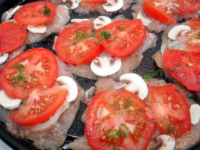 Фото приготовление рецепта: Отбивные с помидорами шаг №6