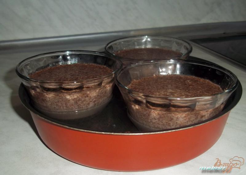 Фото приготовление рецепта: Шоколадное суфле с кокосом шаг №4