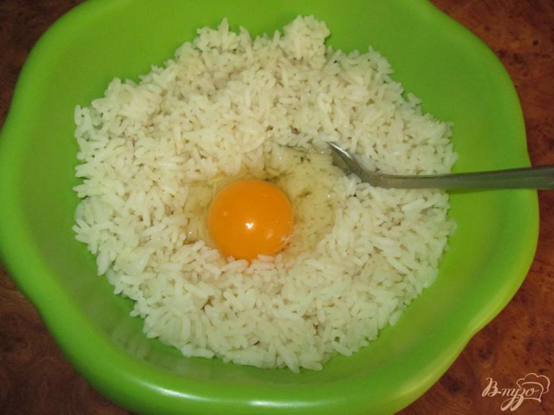 Фото приготовление рецепта: Запеканка из риса с фаршем шаг №3