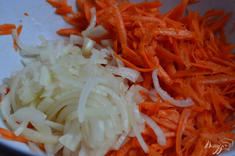 Фото приготовление рецепта: Салат с морковью и баклажанами шаг №3