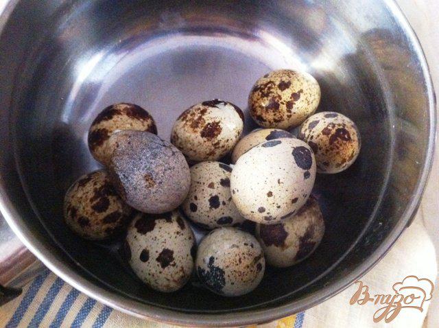 Фото приготовление рецепта: Закуска из перепелиных яиц и икры шаг №1