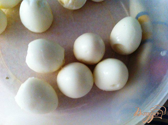 Фото приготовление рецепта: Закуска из перепелиных яиц и икры шаг №2