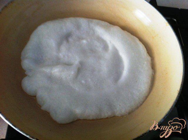Фото приготовление рецепта: Белковые блинчики с сырным кремом. шаг №3