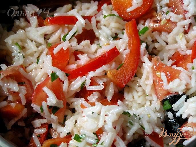 Фото приготовление рецепта: Теплый салат с рисом по-средиземноморски шаг №5