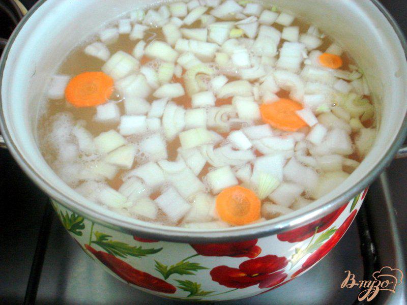 Фото приготовление рецепта: Суп из карасей шаг №6
