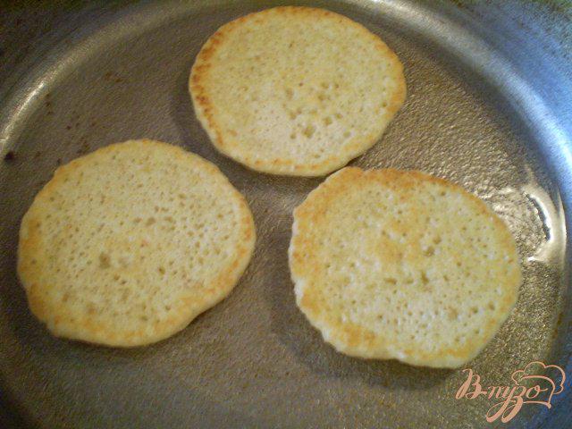 Фото приготовление рецепта: Картофелные оладьи с высивками пшеничными шаг №8
