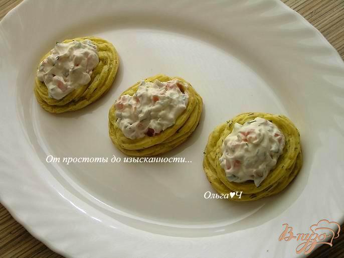 Фото приготовление рецепта: Картофельные гнезда с творожным сыром и сладким перцем шаг №5