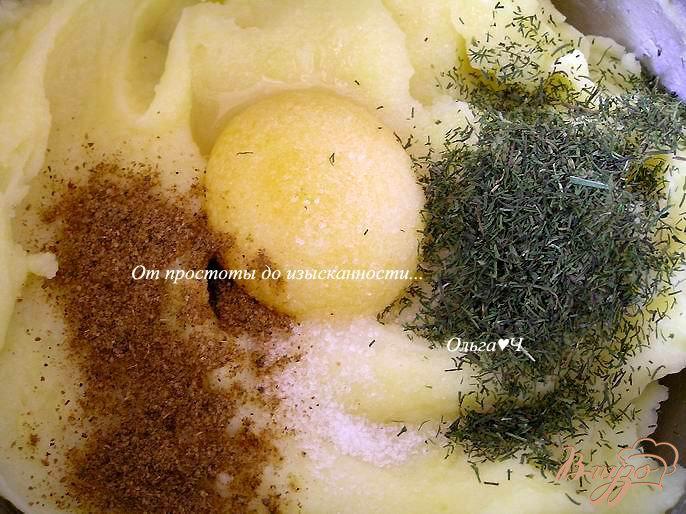 Фото приготовление рецепта: Картофельные гнезда с творожным сыром и сладким перцем шаг №2