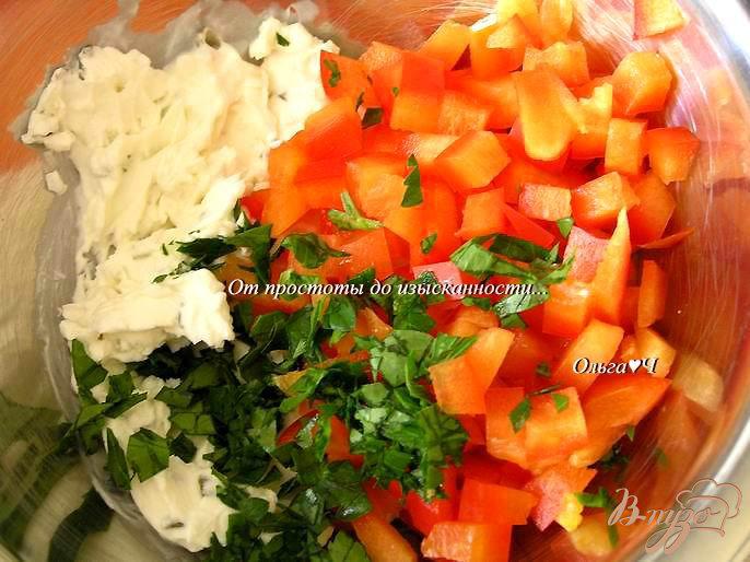 Фото приготовление рецепта: Картофельные гнезда с творожным сыром и сладким перцем шаг №4