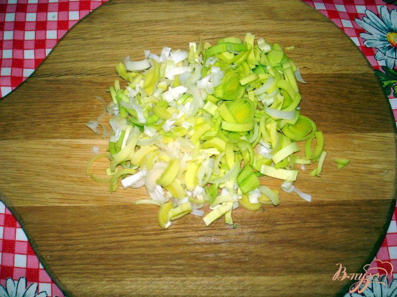 Фото приготовление рецепта: Жареная капуста с горошком и грибами шаг №1