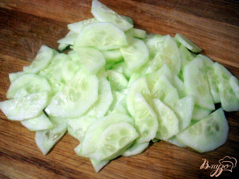 Фото приготовление рецепта: Салат из копчёной горбуши шаг №3