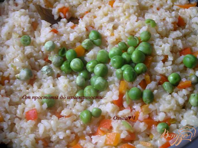 Фото приготовление рецепта: Плов из коричневого риса с овощами шаг №4