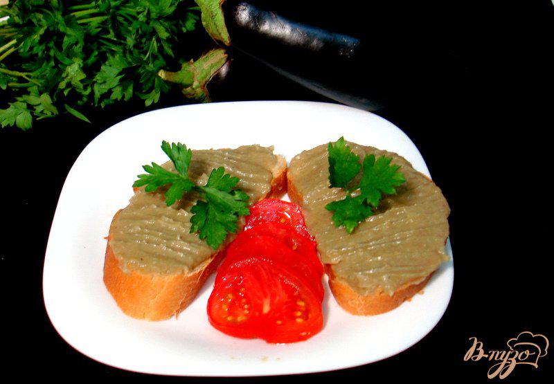 Фото приготовление рецепта: Средиземноморская баклажановая икра с дымком шаг №7