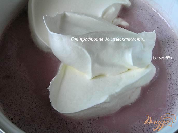 Фото приготовление рецепта: Сливочное клубничное мороженое шаг №4