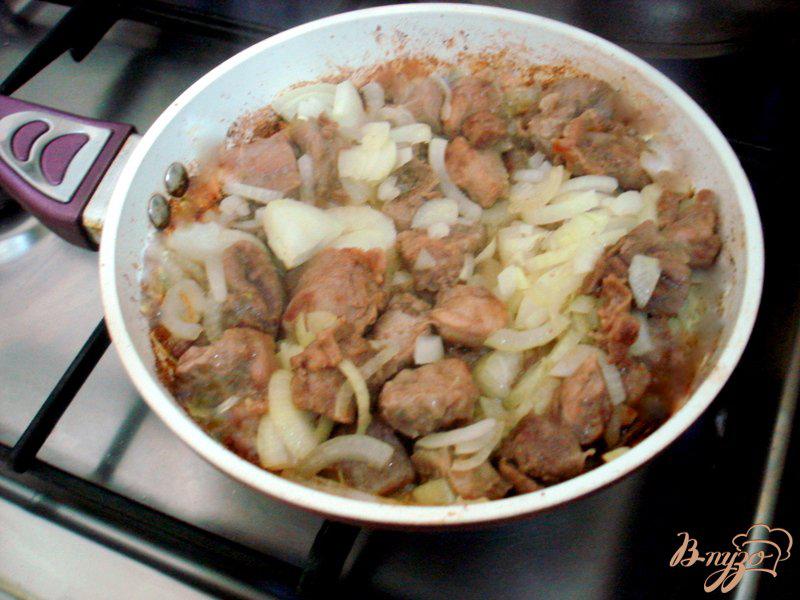 Фото приготовление рецепта: Баклажаны гарнирные с телятиной в соусе шаг №3