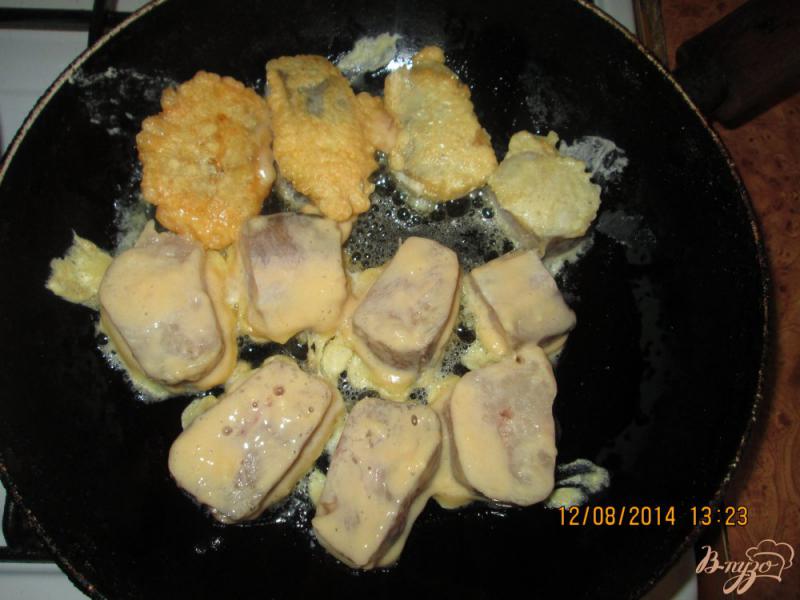 Фото приготовление рецепта: Жареный хек в кляре шаг №4