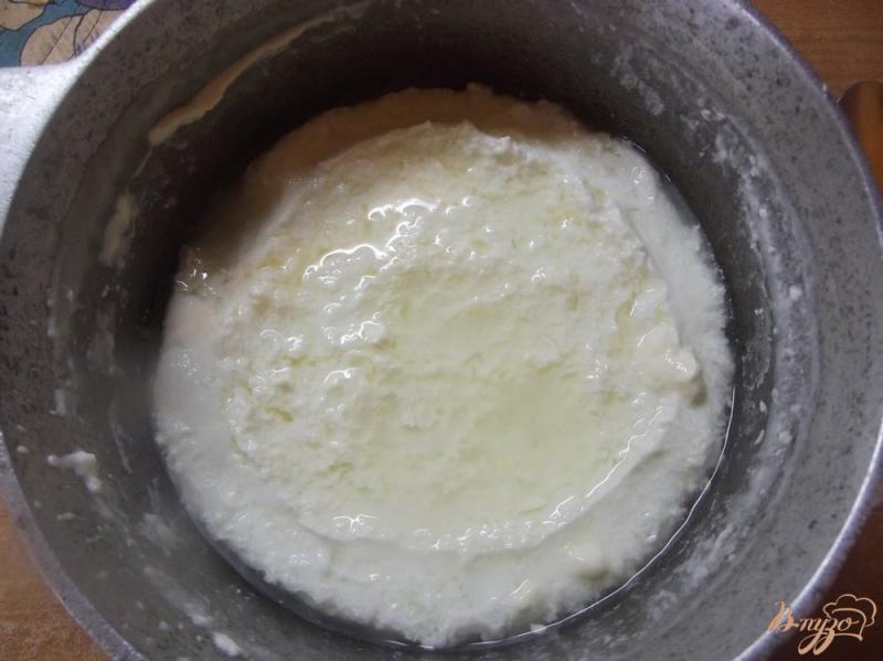 Фото приготовление рецепта: Десерт из домашнего йогурта без йогуртницы шаг №2