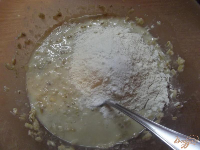 Фото приготовление рецепта: Овсяный кекс с малиновым вареньем шаг №5