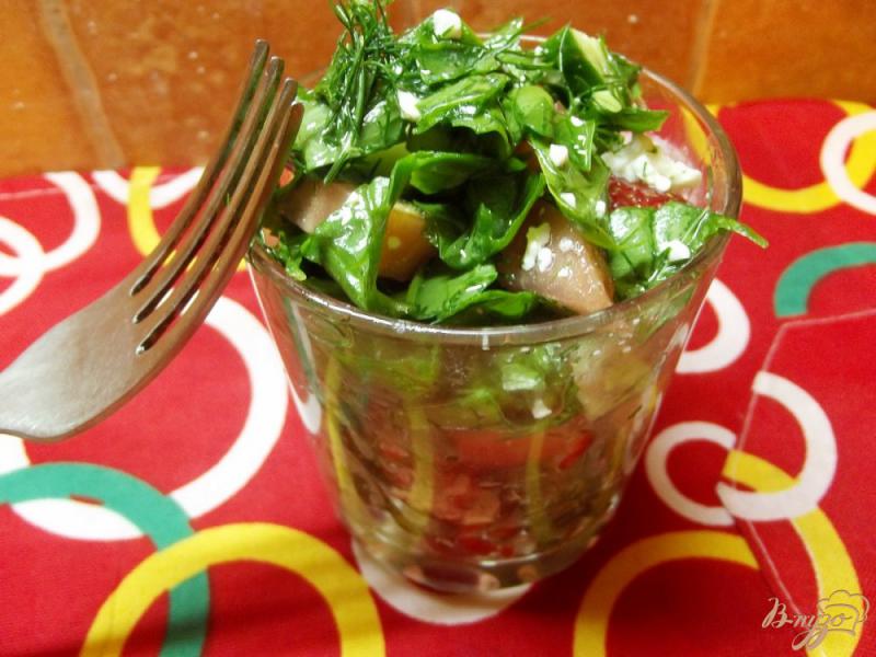 Фото приготовление рецепта: Салат с клубникой и брынзой шаг №6