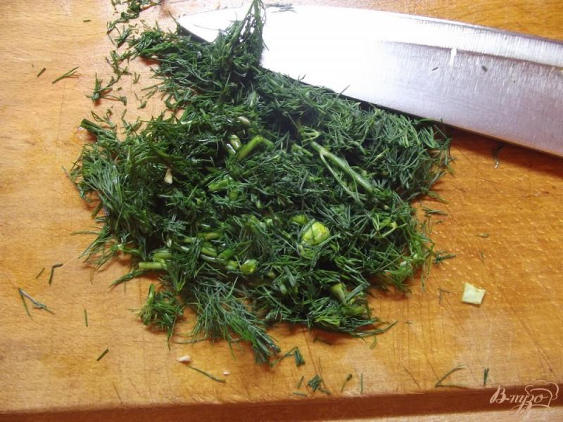 Фото приготовление рецепта: Салат с клубникой и брынзой шаг №4