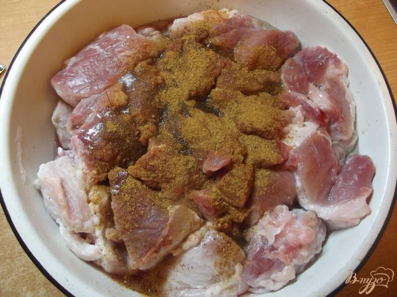 Фото приготовление рецепта: Шашлык из свиной лопатки вымоченный шаг №2