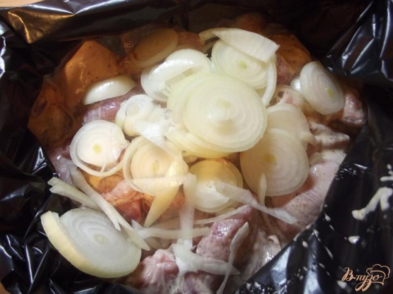 Фото приготовление рецепта: Шашлык из свиной лопатки вымоченный шаг №5