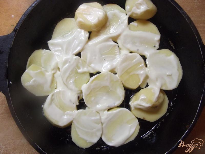 Фото приготовление рецепта: Запеченый картофель с вешанками шаг №5