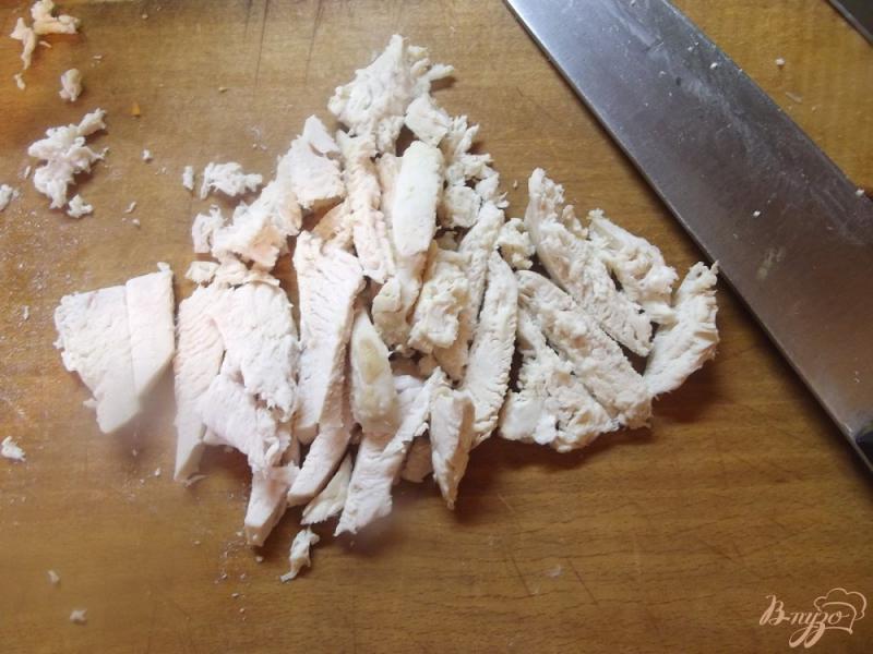 Фото приготовление рецепта: Салат куриный с теплой заправкой шаг №1