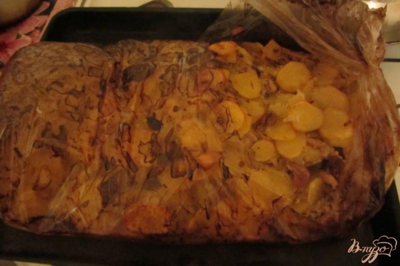 Фото приготовление рецепта: Аппетитный картофель тушенный с грибами и свининой. шаг №6