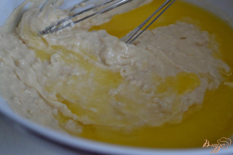 Фото приготовление рецепта: Творожные оладьи с персиком шаг №3