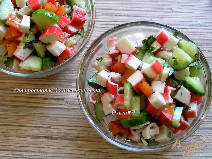 Фото приготовление рецепта: Овощной салат с крабовыми палочками шаг №6
