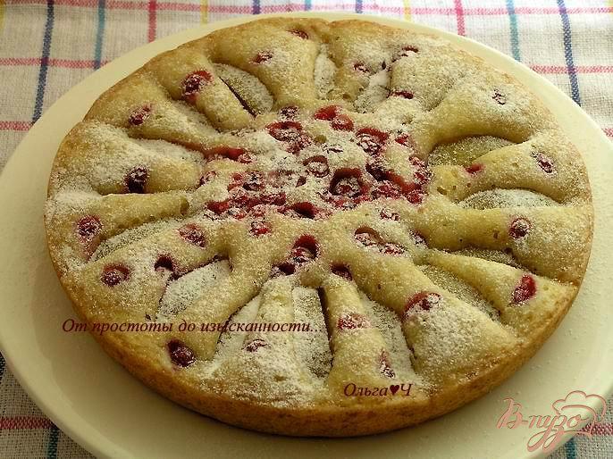 Фото приготовление рецепта: Пирог с яблоком и красной смородиной (в мультиварке) шаг №6