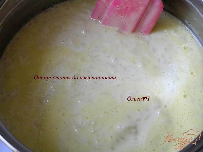 Фото приготовление рецепта: Фруктовый рисовый пудинг шаг №3