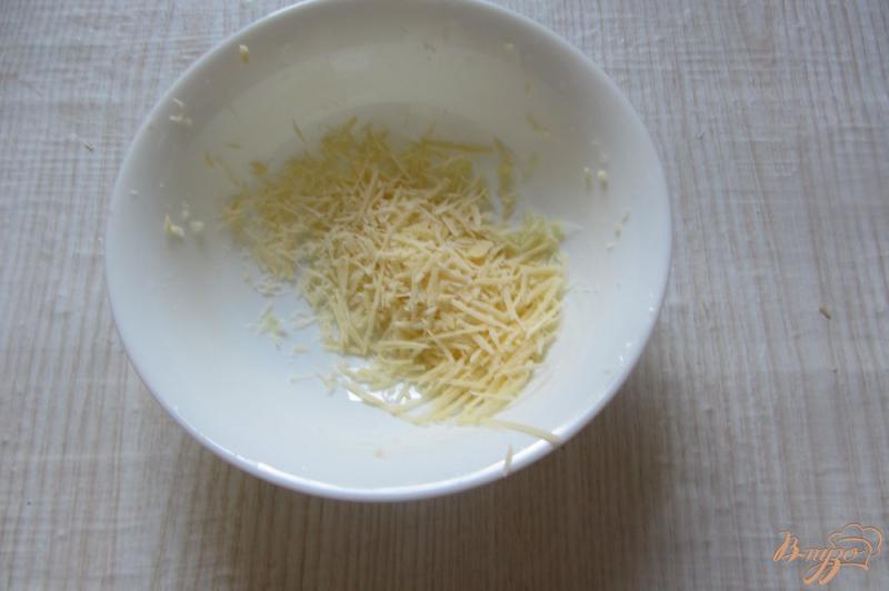 Фото приготовление рецепта: Кабачки под сырной шубкой с чесноком шаг №3