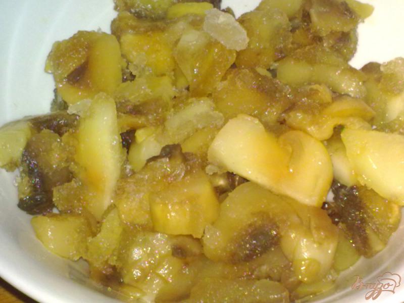 Фото приготовление рецепта: Картофель с сосисками в горшочке шаг №5
