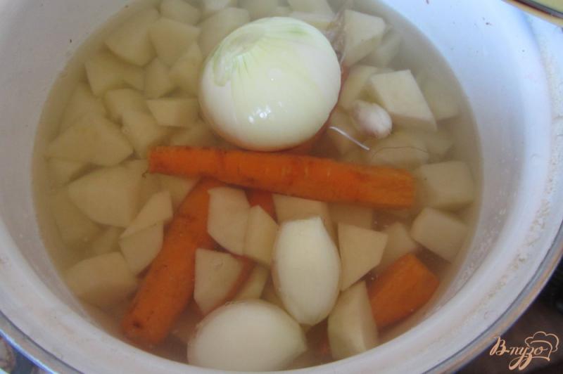 Фото приготовление рецепта: Суп с красной фасоли без зажарки шаг №2