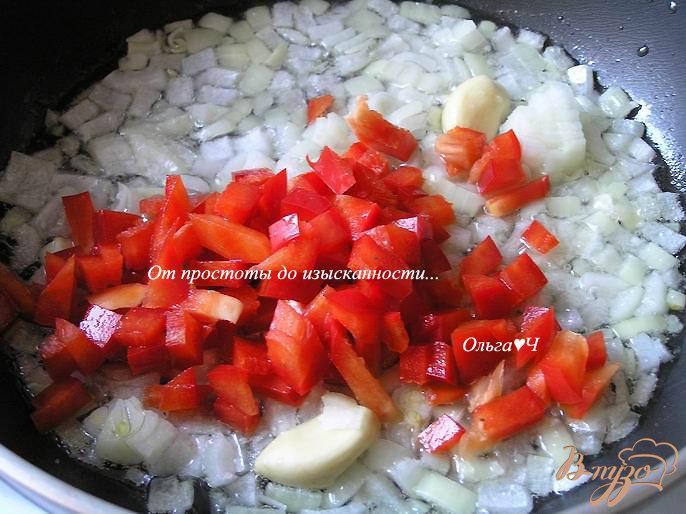 Фото приготовление рецепта: Легкий горохово-овощной суп с мидиями шаг №2