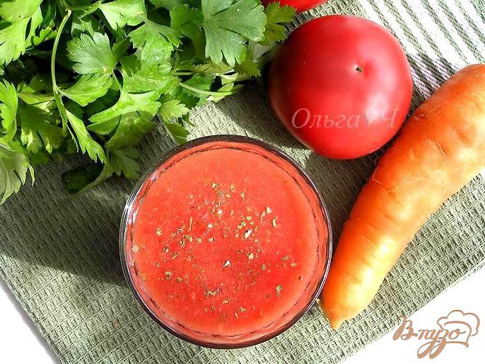 Фото приготовление рецепта: Фреш «Томат и морковь» шаг №4