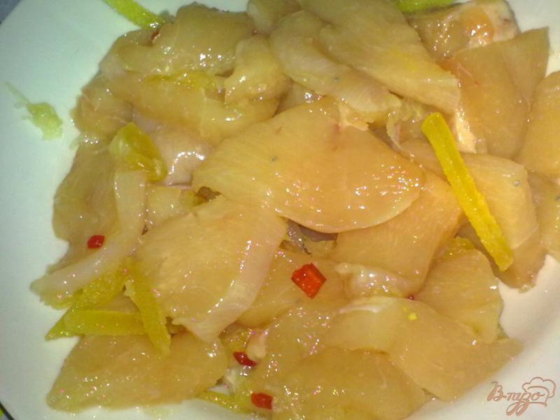 Фото приготовление рецепта: Куриное филе с апельсином шаг №7
